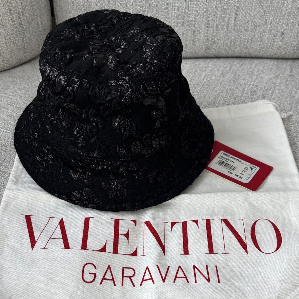 NWT - Valentino Garavani - Bucket Hat